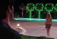 Sexo con Elizabeth Berkeley en la piscina